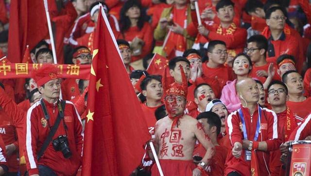 李钟硕将加盟朴勋政执导新片[VIP]。故事讲述朝鲜某高官儿子活着界列国持续杀人，韩朝两国警方和国际刑警对其进行追捕。李钟硕在片中扮演被追捕的连环杀人犯，这也是欧巴初次挑战反派脚色。在最新电视剧《W-两个世界》杀青后，他将进进剧组进行拍摄。